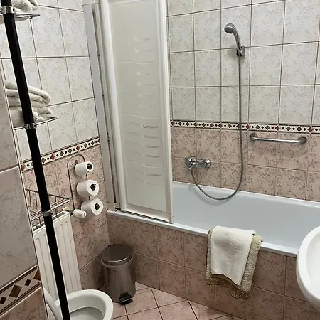 Aba Es Andrea Apartmán *